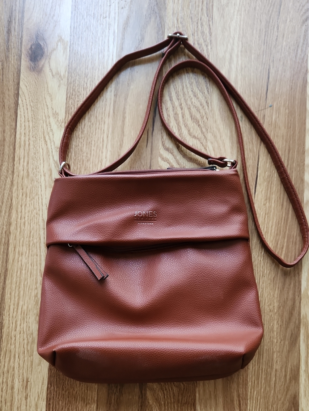 Jones Mew York Crossbody Bag in Rust Brown